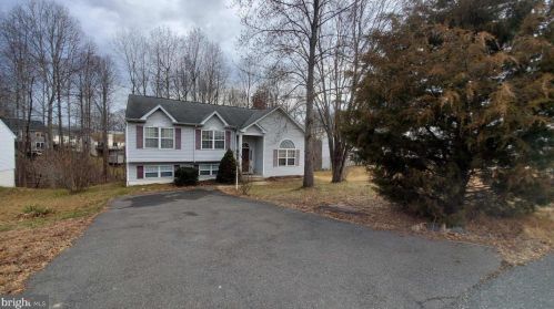 43 Cherry Laurel Dr, Fredericksburg, VA 22405-1414