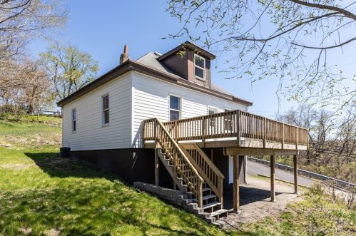 711 Bluff St, Bridgeville PA  15017-2431 exterior