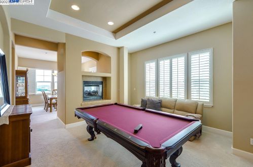 8765 Wild Iris Dr, Gilroy CA  95020-7935 exterior