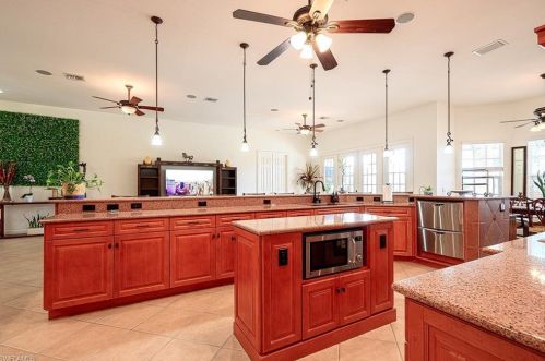 10218 Avonleigh Dr, Bonita Springs FL 34135-7059 exterior