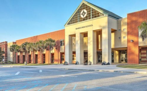 1521 Lindsey Creek Dr, Mount Pleasant SC  29466-8393 exterior