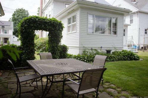 819 Cleveland Ave, Bridgeport CT 06606-5289 exterior