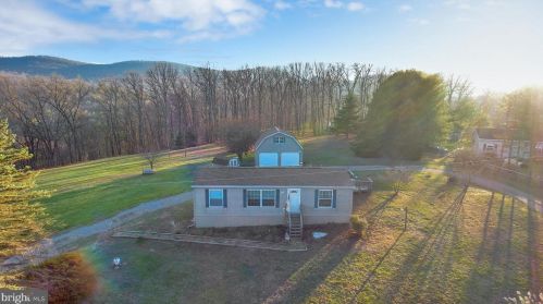 92 Barrick Hill Rd, Shermansdale, PA 17090-8402