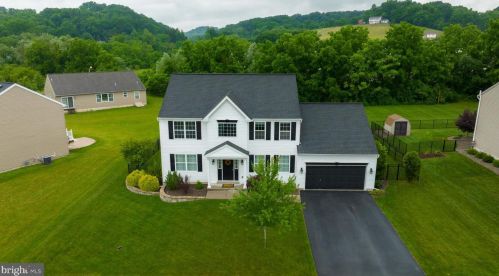 707 Belfair Dr, Dauberville, PA 19533-9441