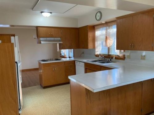 804 5th St, Little Falls, MN 56345-1939