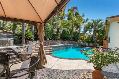 12615 Via Diego, Lakeside CA  92040-5042 exterior