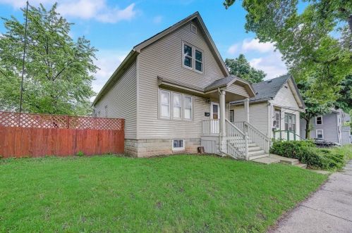 2174 14th St, Milwaukee, WI 53215-2716