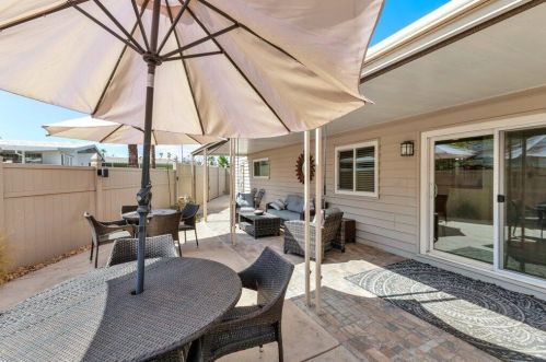 70 Santa Monica St, Palm Springs CA  92264-5257 exterior