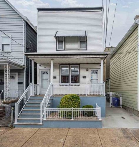 9 15th St, Bayonne, NJ 07002-3501