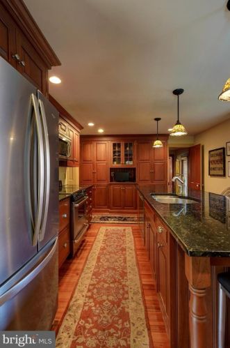 233 Union St, Kennett Sq PA  19348-3330 exterior