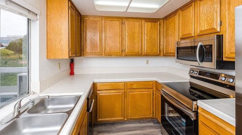 711 Portwalk Pl, Redwood City CA  94065-1811 exterior