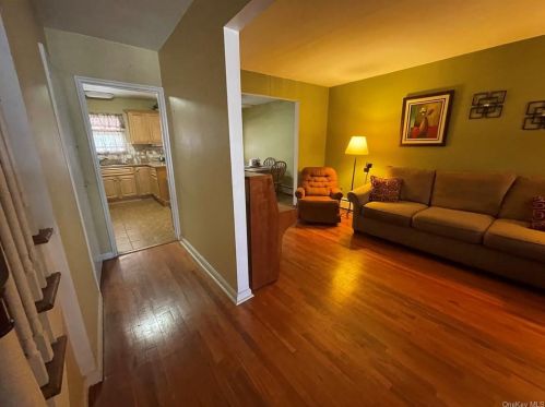 3871 Amundson Ave, Bronx NY  10466-5920 exterior