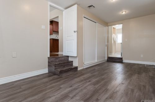 17618 Collins St, Van Nuys CA 91316-1245 exterior