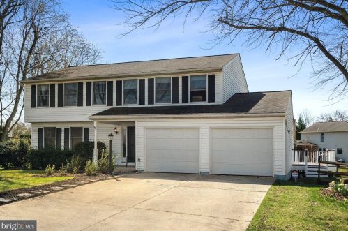 2321 Darius Ln, Herndon, VA 20191-5826