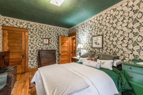 137 Cleveland Ave, Saint Paul MN 55116-2653 exterior