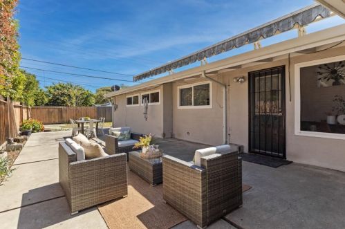 1210 Pecos Way, Sunnyvale CA  94089-2325 exterior