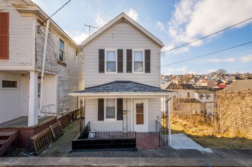 211 Luella Ave, North Charleroi, PA 15022-1323