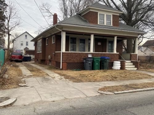 307 Lowell Ave, Providence, RI 02909-5228