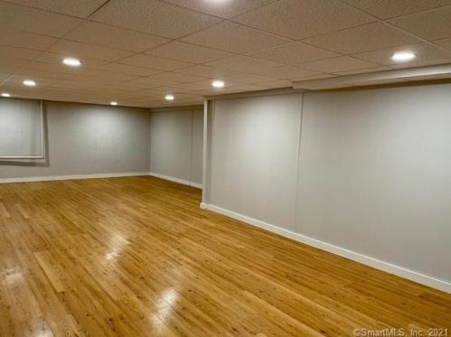 1200 Cornerstone Ct, Cheshire CT  06410-1860 exterior