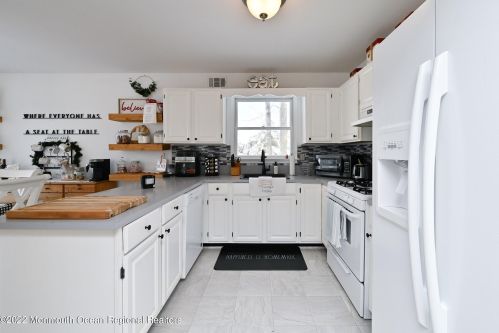 336 Briggs Ave, Lacey NJ  08731-2532 exterior