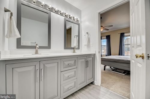 2496 Clover Fld Cir, Herndon VA  20171-4339 exterior