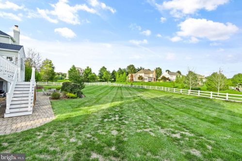 20906 Mcintosh Pl, Leesburg VA  20175-6372 exterior