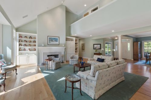 9645 Columbia Creek Ln, Thiensville, WI 53092-5657