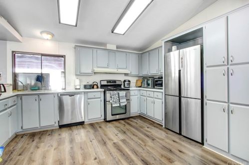 31921 Emerald Ln, Santa Clarita CA  91384-3102 exterior