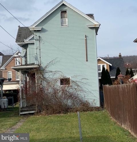 422 2nd St, Weatherly, PA 18255-1508