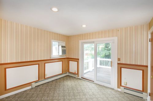 9 Leghorn Ct, Huntington Station NY  11746-2820 exterior