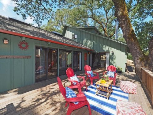 377 Lakewood Ln, Geyserville, CA 95441-9628