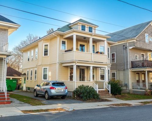 429 Morris Ave, Providence, RI 02906-2640