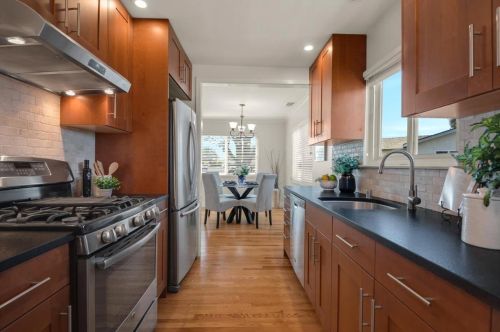 300 Sobrato Dr, Campbell CA  95008-3919 exterior