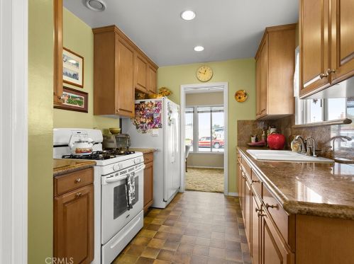 6708 Daneland St, Lakewood CA  90713-2101 exterior