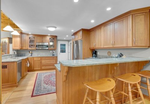 15 Danbury Cir, Amherst NH  03031-2016 exterior