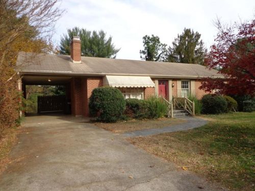 1870 Bridle Ln, Roanoke, VA 24018-2750