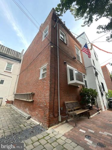 1021 Addison St, Philadelphia PA  19147-1241 exterior