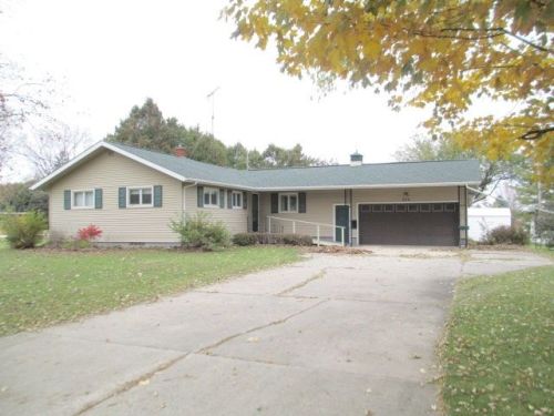 344 8th Ave, Cresco, IA 52136-1065