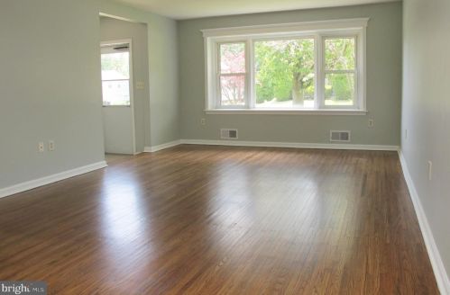 448 Willow Dr, Riverton NJ  08077-3420 exterior