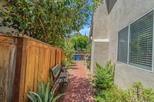 6742 Dove Ln, Riverside CA  92506-5000 exterior