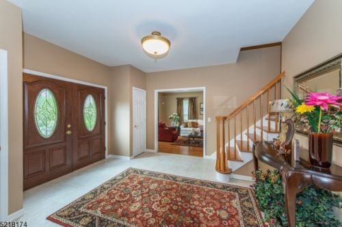 5 Kosakowski Dr, Greystone Park, NJ 07950-1978