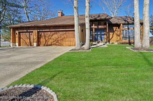 45 Pleasant Ave, Bricktown, NJ 08724-8107