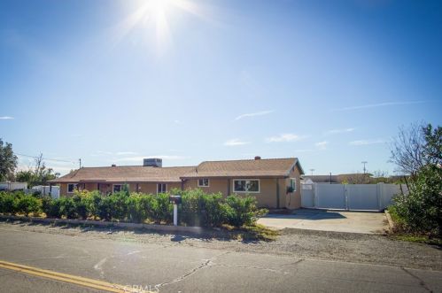 1591 Persimmon St, Rialto CA  92377-4190 exterior