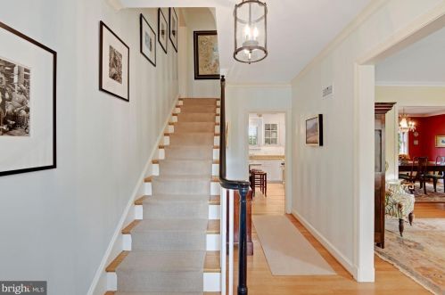 6124 33rd St, Washington, DC 20015-2458