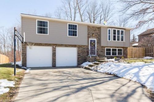 635 Berkshire Dr, Medina, OH 44256-2706