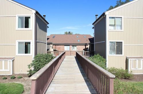 38 Hearthstone Dr, Brookfield Center, CT 06804-3008