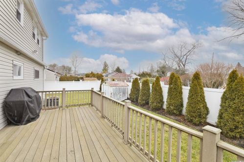 287 Irving Ave, Deer Park NY  11729-3404 exterior
