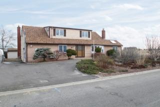 420 Venetian Blvd, North Lindenhurst, NY 11757-6327