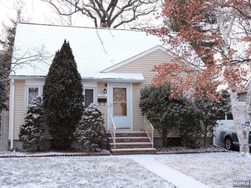 713 Briarcliff Ave, Maywood, NJ 07607-1400