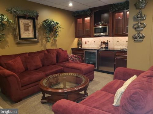 4260 Wyndemere Cir, Schnecksville PA  18078-3527 exterior